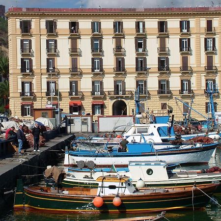 Caracciolo 10 Bed & Breakfast Napoli Dış mekan fotoğraf