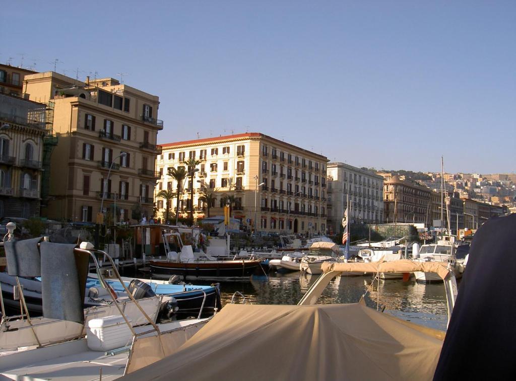 Caracciolo 10 Bed & Breakfast Napoli Dış mekan fotoğraf