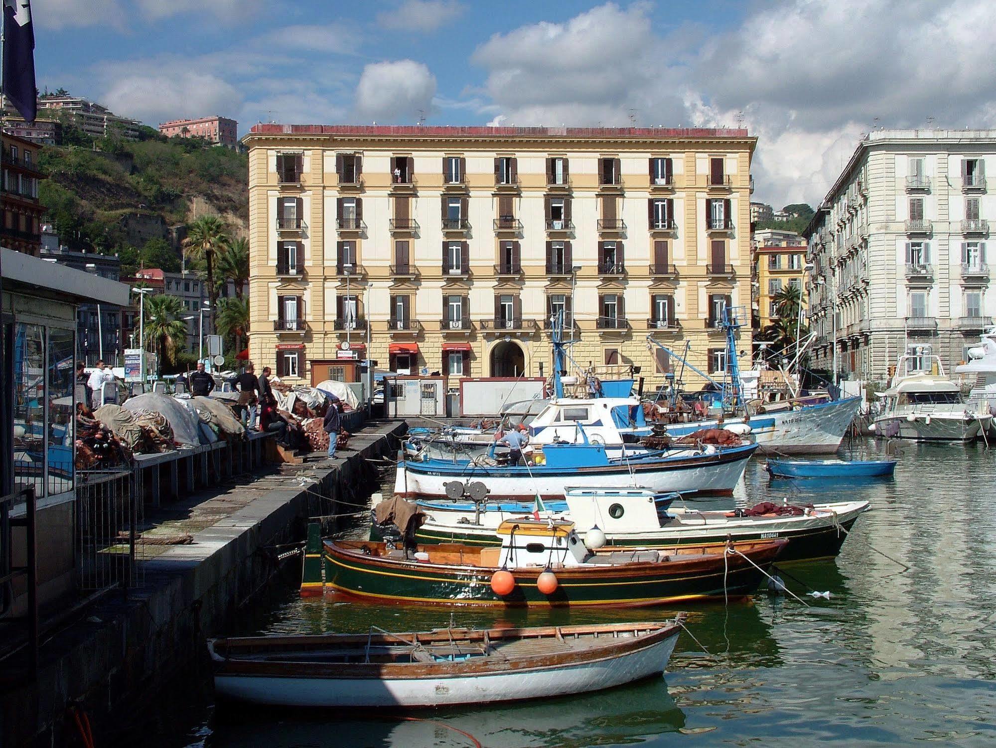 Caracciolo 10 Bed & Breakfast Napoli Dış mekan fotoğraf