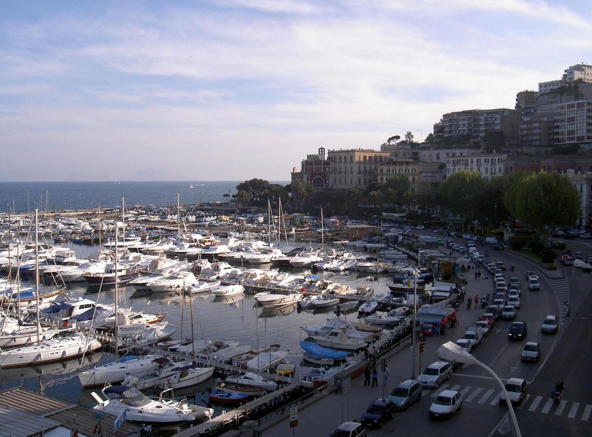 Caracciolo 10 Bed & Breakfast Napoli Dış mekan fotoğraf